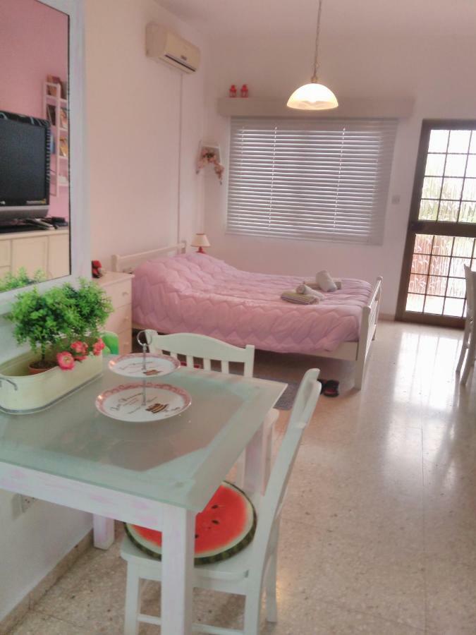 Yiota'S Cute Studio Paphos Eksteriør billede